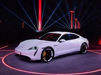Siêu phẩm Porsche Taycan 2020 chờ ngày ra mắt tại Việt Nam